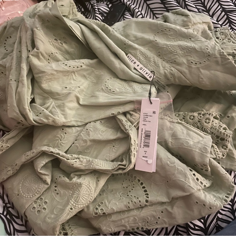NWT alice + olivia LILLY COLLARED EYELET MAXI DRESS in green tea. Size 2 - Picture 9 of 11
